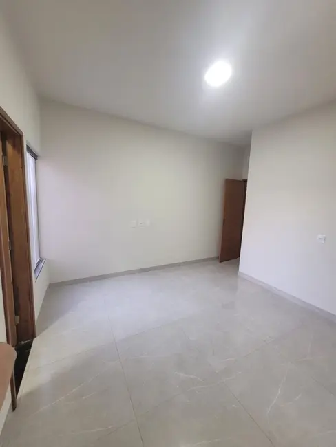 Casa com 3 quartos à venda em Itumbiara - GO - imagem 5 Foto 5 de Casa com 3 quartos à venda em Itumbiara - GO