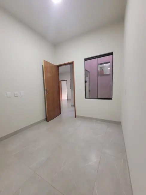 Casa com 3 quartos à venda em Itumbiara - GO - imagem 8 Foto 8 de Casa com 3 quartos à venda em Itumbiara - GO
