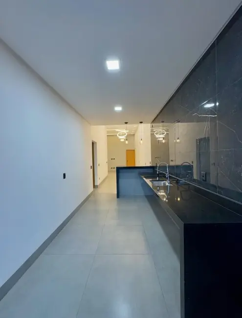 Foto 4 de Casa com 3 quartos à venda, 100m2 em Itumbiara - GO