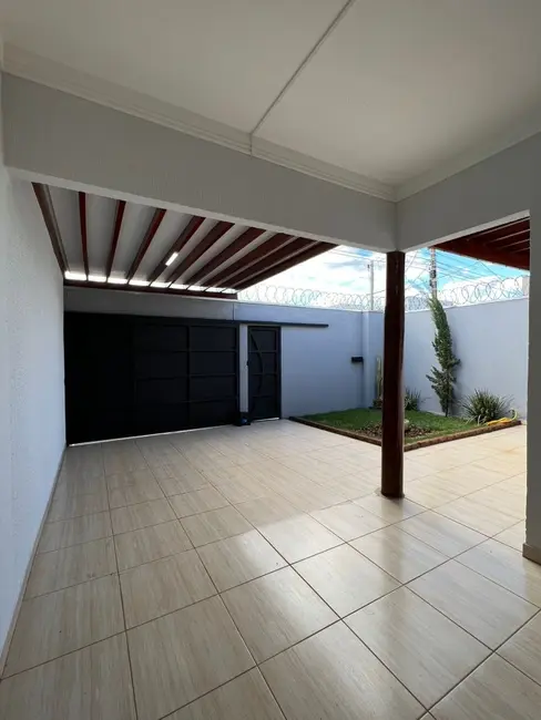 Foto 2 de Casa com 3 quartos à venda, 220m2 em Caldas Novas - GO