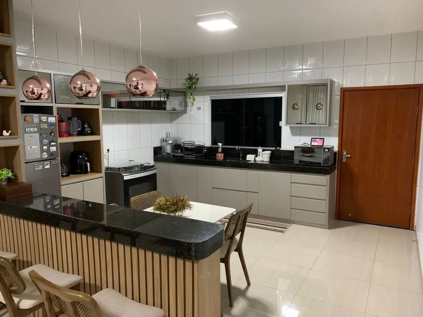 Casa com 3 quartos à venda, 180m2 em Arapora - MG - imagem 7 Foto 7 de Casa com 3 quartos à venda, 180m2 em Arapora - MG
