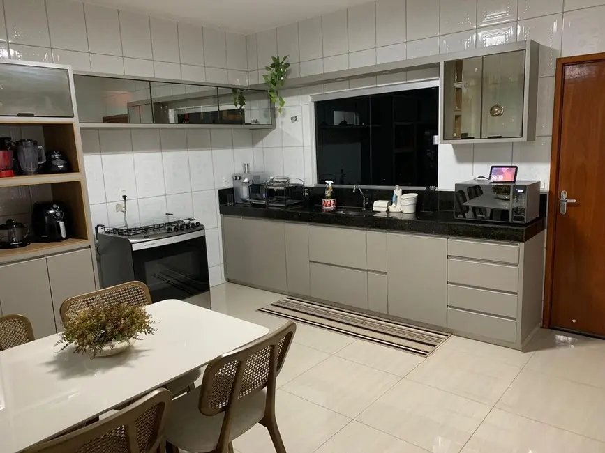 Casa com 3 quartos à venda, 180m2 em Arapora - MG - imagem 1 Foto 1 de Casa com 3 quartos à venda, 180m2 em Arapora - MG