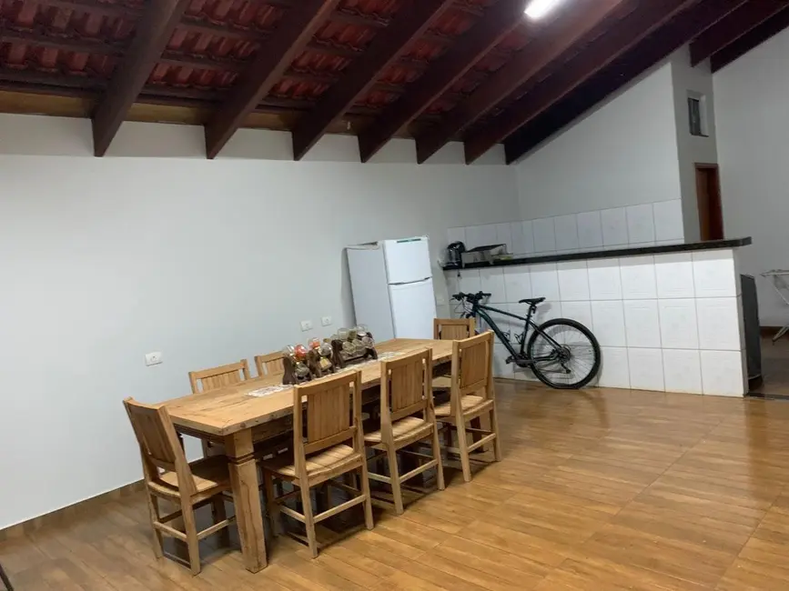Casa com 3 quartos à venda, 180m2 em Arapora - MG - imagem 8 Foto 8 de Casa com 3 quartos à venda, 180m2 em Arapora - MG