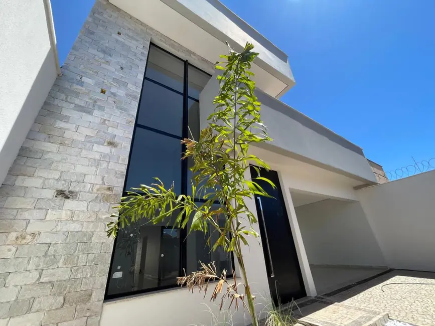 Foto 1 de Casa com 3 quartos à venda, 172m2 em Itumbiara - GO