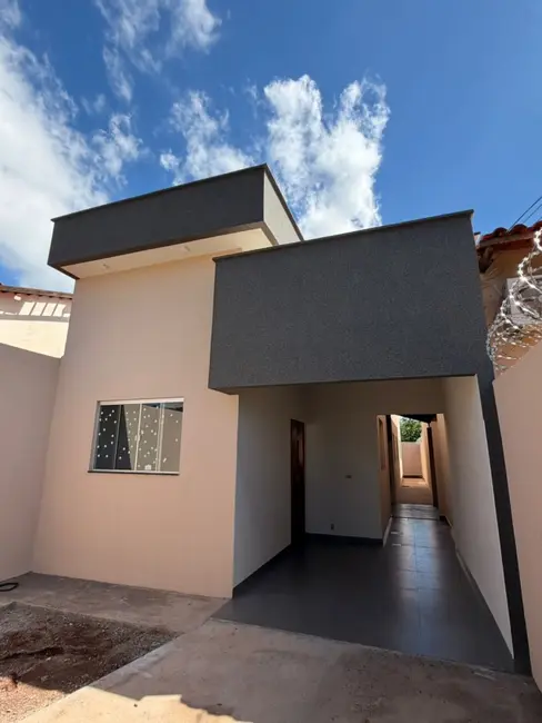Foto 1 de Casa com 3 quartos à venda, 90m2 em Itumbiara - GO
