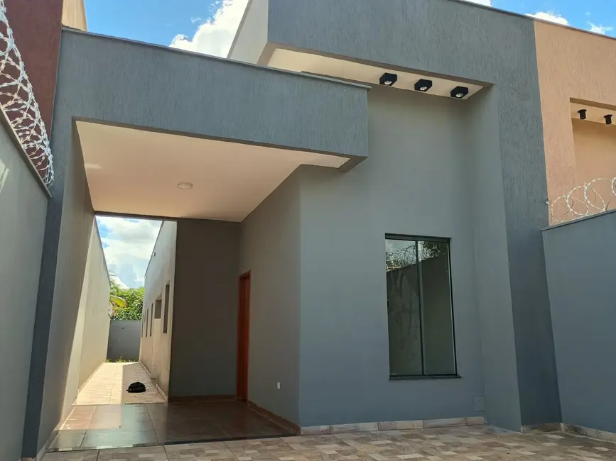 Foto 1 de Casa com 3 quartos à venda, 90m2 em Itumbiara - GO