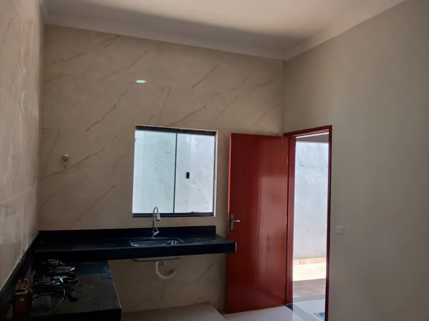 Foto 2 de Casa com 3 quartos à venda, 90m2 em Itumbiara - GO