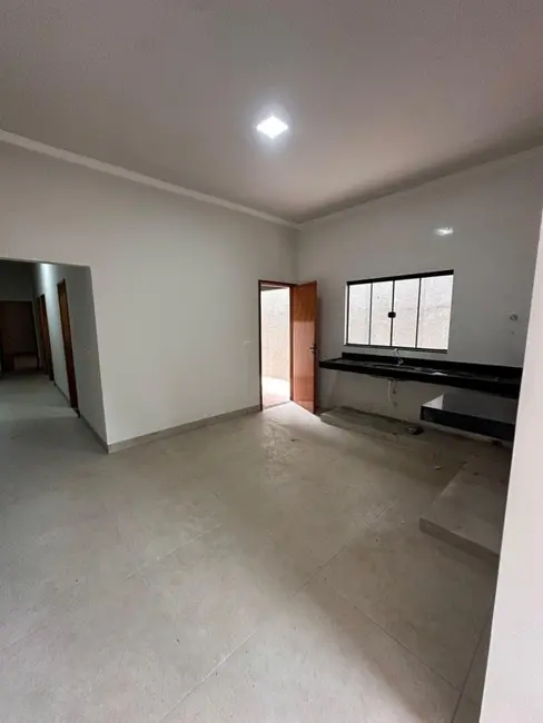 Foto 2 de Casa com 3 quartos à venda, 90m2 em Itumbiara - GO