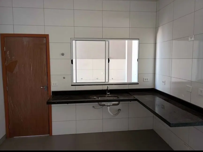 Foto 3 de Casa com 2 quartos à venda, 90m2 em Itumbiara - GO