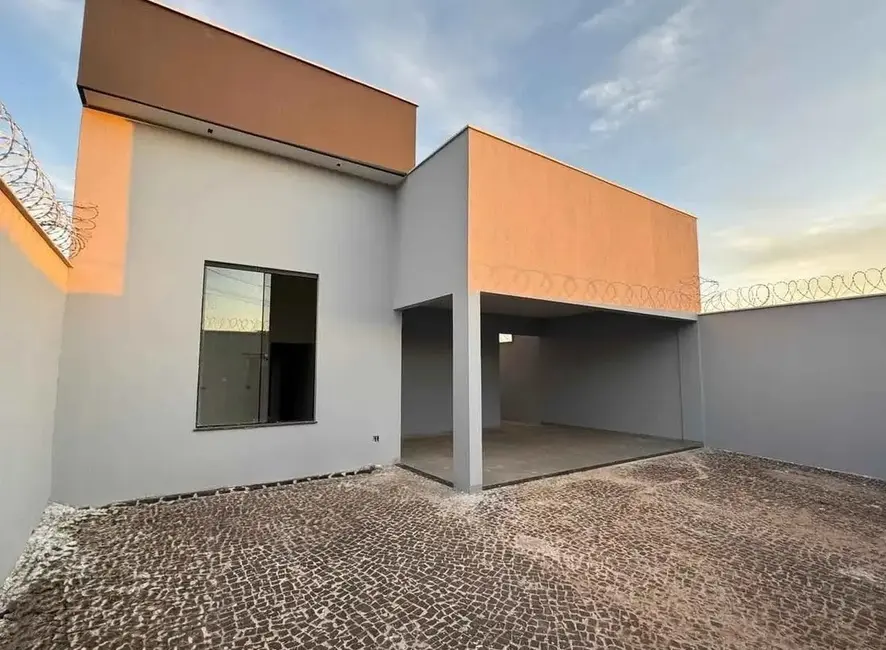 Foto 1 de Casa com 3 quartos à venda em Itumbiara - GO