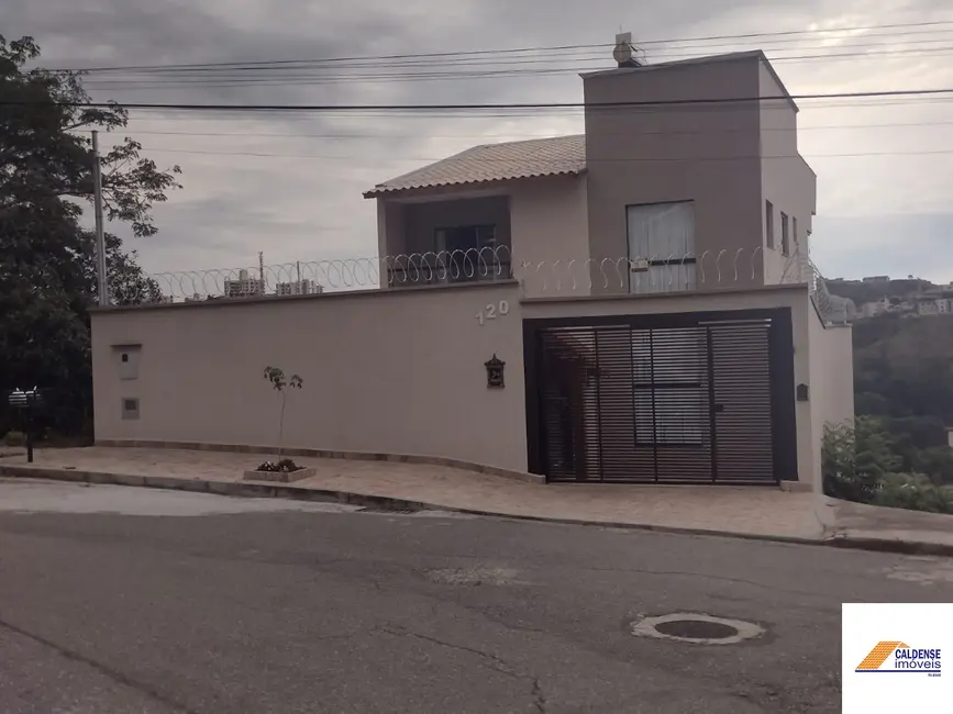 Foto 1 de Casa com 5 quartos à venda, 350m2 em Parque Vivaldi Leite Ribeiro, Pocos De Caldas - MG