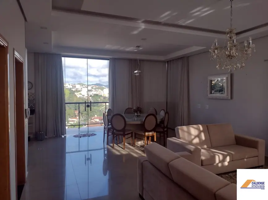 Foto 2 de Casa com 5 quartos à venda, 350m2 em Parque Vivaldi Leite Ribeiro, Pocos De Caldas - MG