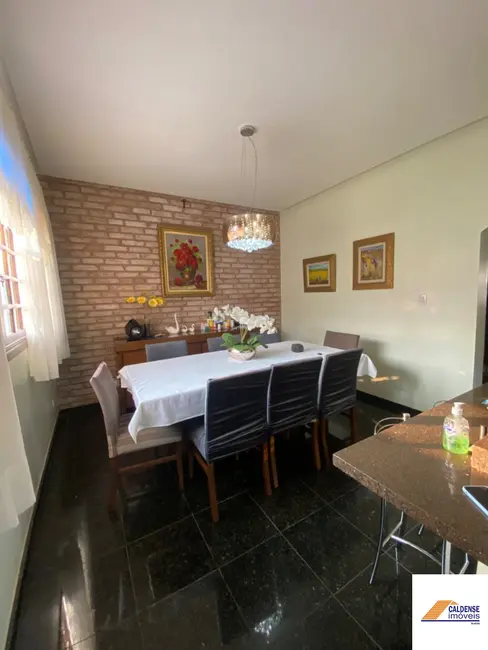 Casa com 3 quartos à venda, 231m2 em Jardim das Azaléias, Pocos De Caldas - MG - imagem 8 Foto 8 de Casa com 3 quartos à venda, 231m2 em Jardim das Azaléias, Pocos De Caldas - MG