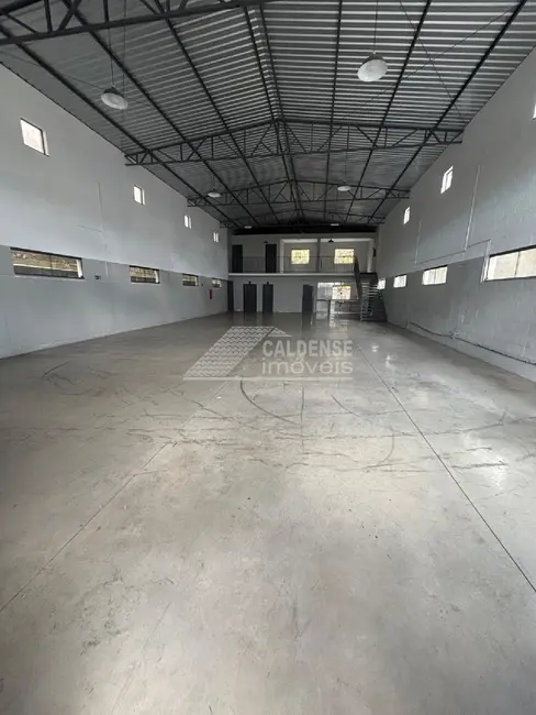 Foto 2 de Armazém / Galpão para alugar, 323m2 em Jardim São Bento, Pocos De Caldas - MG