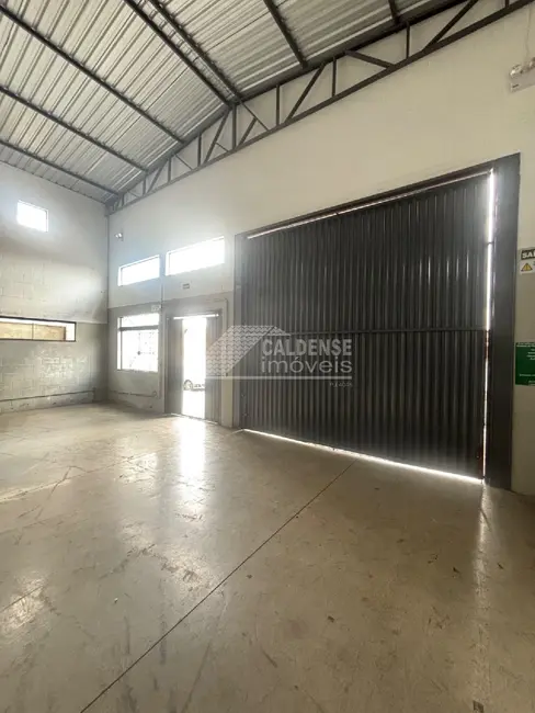 Armazém / Galpão para alugar, 323m2 em Jardim São Bento, Pocos De Caldas - MG - imagem 4 Foto 4 de Armazém / Galpão para alugar, 323m2 em Jardim São Bento, Pocos De Caldas - MG