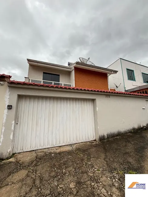 Casa com 6 quartos à venda, 260m2 em Jardim Ipê, Pocos De Caldas - MG - imagem 1 Foto 1 de Casa com 6 quartos à venda, 260m2 em Jardim Ipê, Pocos De Caldas - MG
