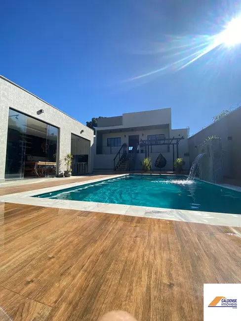 Chácara com 3 quartos à venda, 180m2 em Caldas - MG - imagem 2 Foto 2 de Chácara com 3 quartos à venda, 180m2 em Caldas - MG