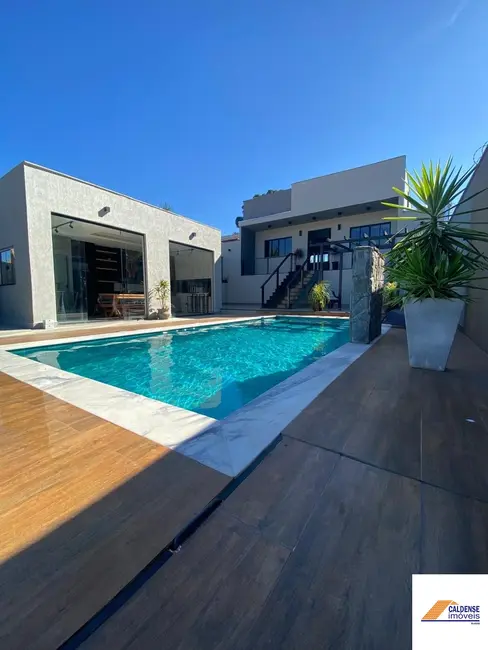 Chácara com 3 quartos à venda, 180m2 em Caldas - MG - imagem 1 Foto 1 de Chácara com 3 quartos à venda, 180m2 em Caldas - MG