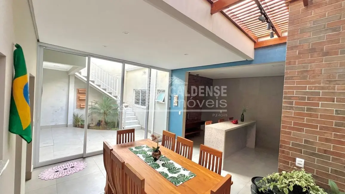 Casa com 3 quartos à venda, 228m2 em Jardim São Bento, Pocos De Caldas - MG - imagem 2 Foto 2 de Casa com 3 quartos à venda, 228m2 em Jardim São Bento, Pocos De Caldas - MG