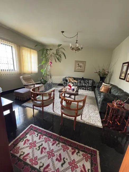 Casa com 3 quartos à venda, 279m2 em Jardim Quisisana, Pocos De Caldas - MG - imagem 4 Foto 4 de Casa com 3 quartos à venda, 279m2 em Jardim Quisisana, Pocos De Caldas - MG
