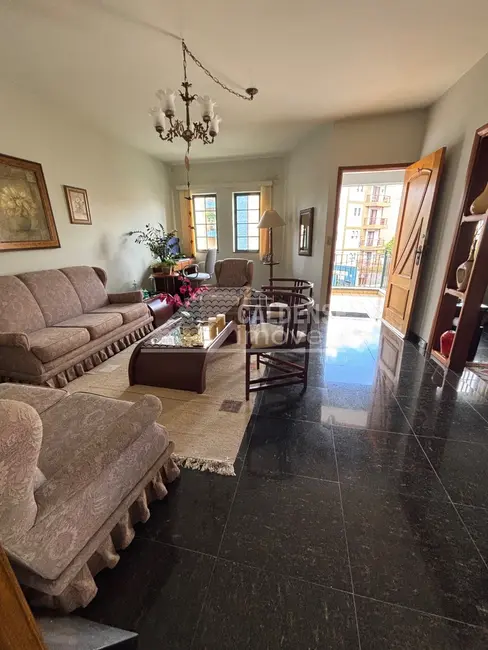 Casa com 3 quartos à venda, 279m2 em Jardim Quisisana, Pocos De Caldas - MG - imagem 3 Foto 3 de Casa com 3 quartos à venda, 279m2 em Jardim Quisisana, Pocos De Caldas - MG