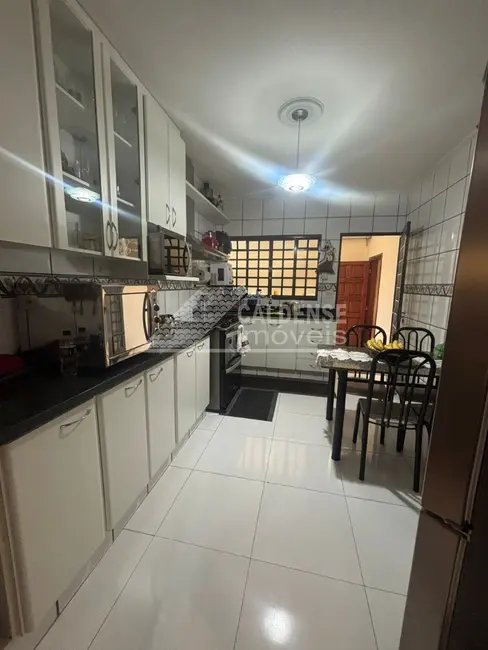 Foto 6 de Casa com 4 quartos à venda, 219m2 em Jardim das Azaléias, Pocos De Caldas - MG