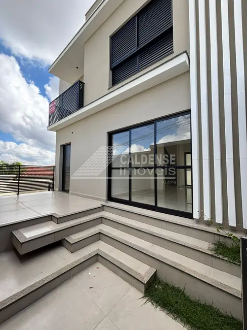 Casa com 3 quartos à venda, 228m2 em Jardim das Acácias, Pocos De Caldas - MG - imagem 2 Foto 2 de Casa com 3 quartos à venda, 228m2 em Jardim das Acácias, Pocos De Caldas - MG