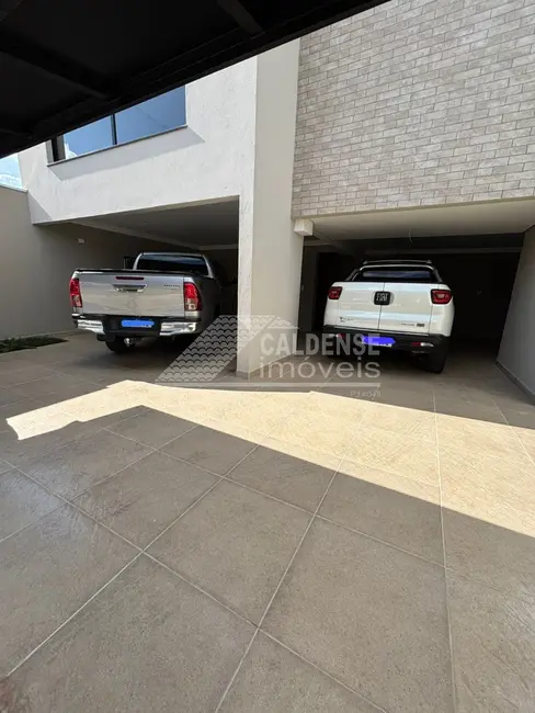 Casa com 3 quartos à venda, 228m2 em Jardim das Acácias, Pocos De Caldas - MG - imagem 4 Foto 4 de Casa com 3 quartos à venda, 228m2 em Jardim das Acácias, Pocos De Caldas - MG