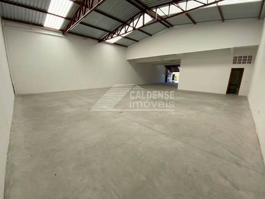 Foto 1 de Armazém / Galpão para alugar, 220m2 em Jardim das Hortênsias, Pocos De Caldas - MG