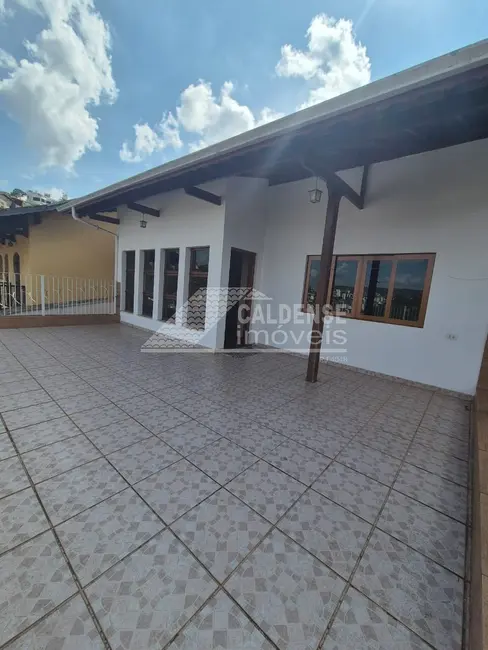 Casa com 4 quartos à venda e para alugar, 220m2 em Jardim Planalto, Pocos De Caldas - MG - imagem 3 Foto 3 de Casa com 4 quartos à venda e para alugar, 220m2 em Jardim Planalto, Pocos De Caldas - MG