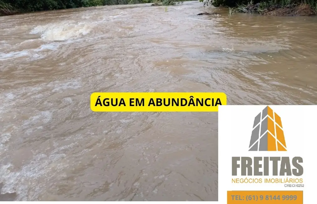 Foto 2 de Fazenda / Haras com 4 quartos à venda, 100m2 em Centro, Buritis - MG