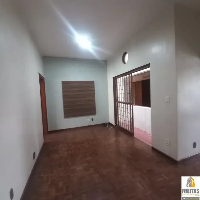 Casa com 4 quartos à venda, 180m2 em Taguatinga Sul (Taguatinga), Brasilia - DF - imagem 3 Foto 3 de Casa com 4 quartos à venda, 180m2 em Taguatinga Sul (Taguatinga), Brasilia - DF