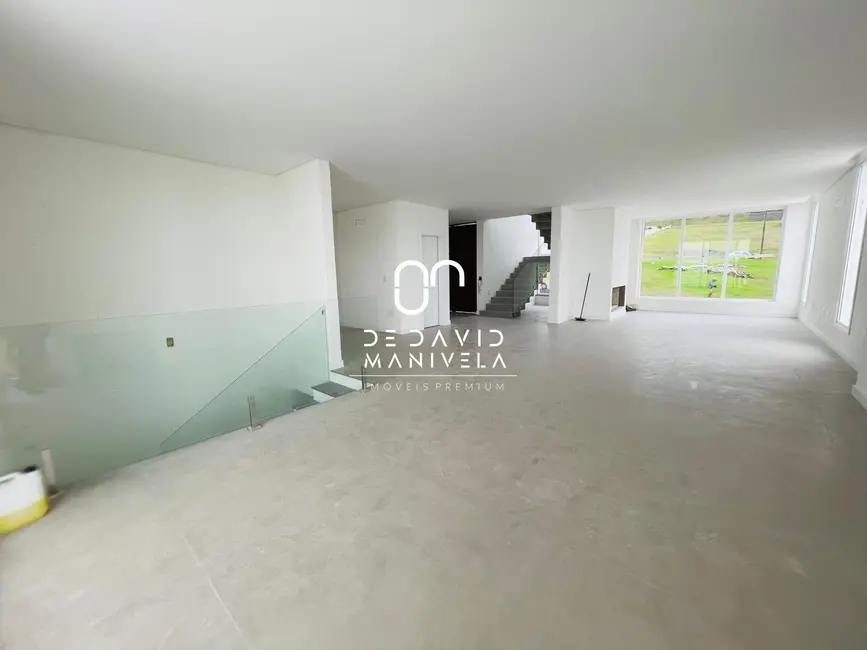 Foto 5 de Casa de Condomínio com 3 quartos à venda, 300m2 em Tomazetti, Santa Maria - RS