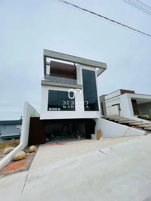 Foto 1 de Casa de Condomínio com 3 quartos à venda, 300m2 em Tomazetti, Santa Maria - RS