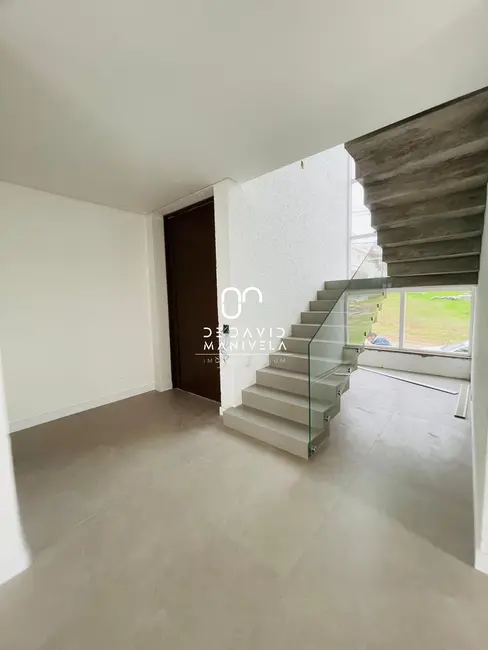 Foto 2 de Casa de Condomínio com 3 quartos à venda, 300m2 em Tomazetti, Santa Maria - RS