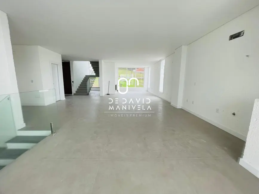 Foto 4 de Casa de Condomínio com 3 quartos à venda, 300m2 em Tomazetti, Santa Maria - RS