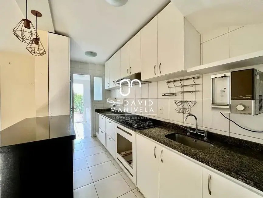 Casa de Condomínio com 3 quartos para alugar, 140m2 em São José, Santa Maria - RS - imagem 2 Foto 2 de Casa de Condomínio com 3 quartos para alugar, 140m2 em São José, Santa Maria - RS