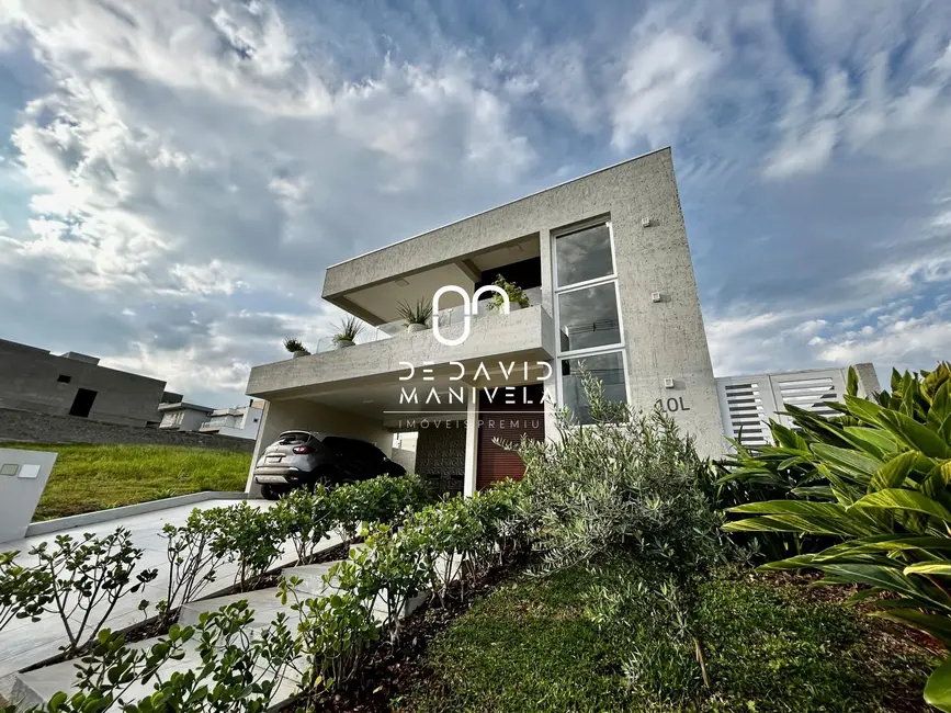 Foto 2 de Casa de Condomínio com 3 quartos à venda, 288m2 em Tomazetti, Santa Maria - RS