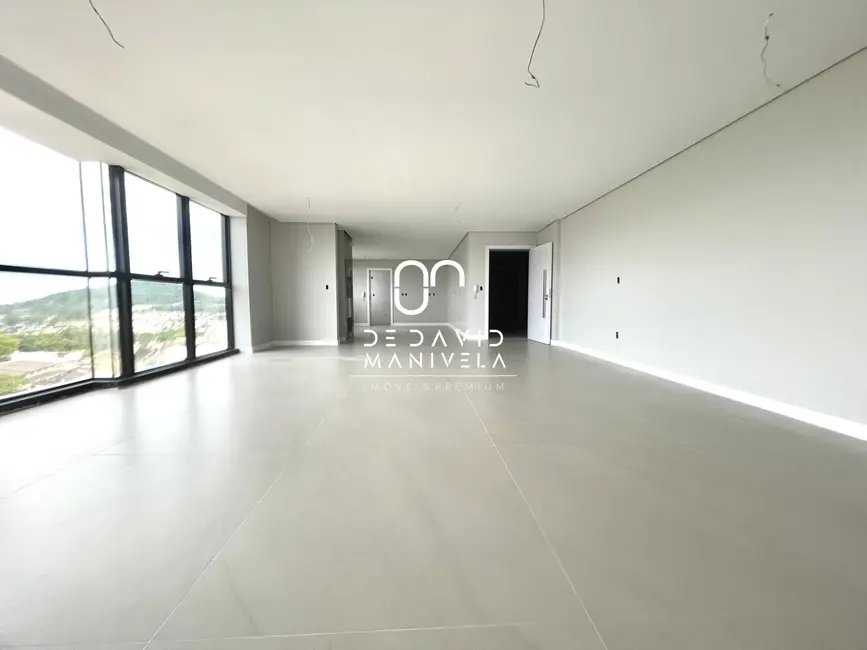 Foto 8 de Apartamento com 3 quartos à venda, 176m2 em Nossa Senhora Medianeira, Santa Maria - RS