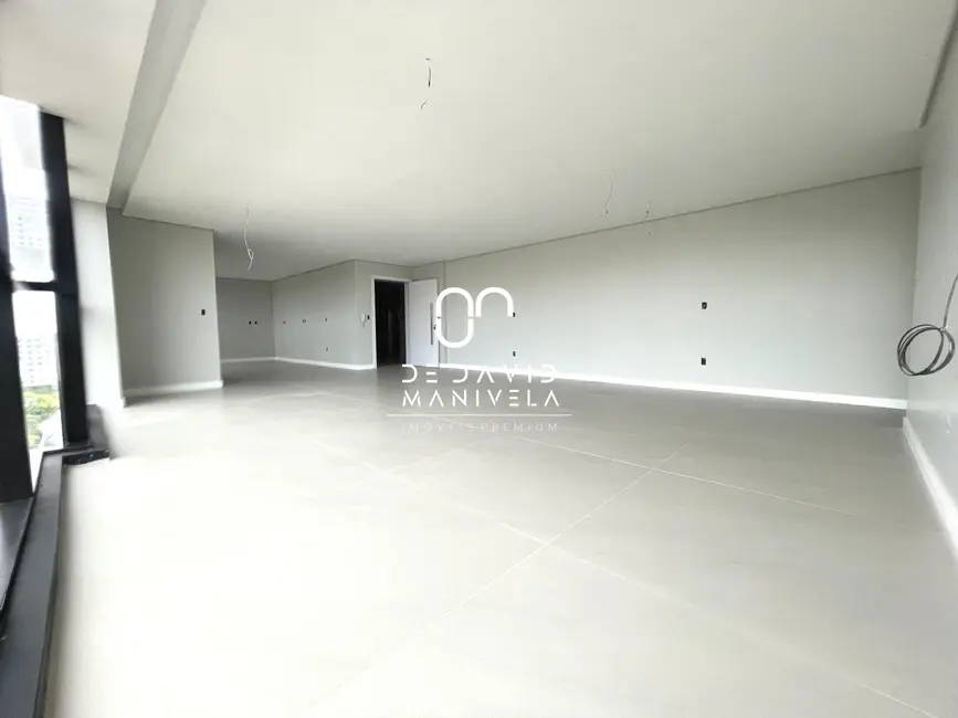 Foto 7 de Apartamento com 3 quartos à venda, 176m2 em Nossa Senhora Medianeira, Santa Maria - RS