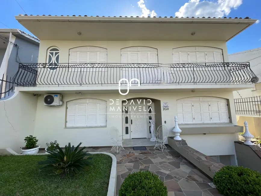 Foto 1 de Casa com 3 quartos à venda, 218m2 em Nossa Senhora de Lourdes, Santa Maria - RS