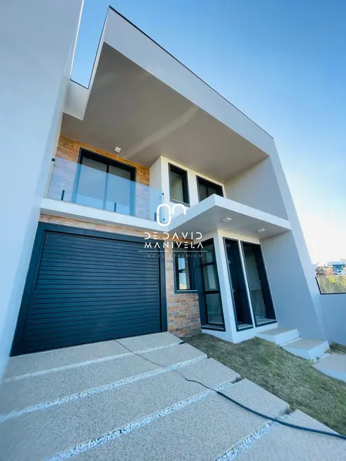Foto 1 de Casa com 3 quartos para alugar, 118m2 em Camobi, Santa Maria - RS