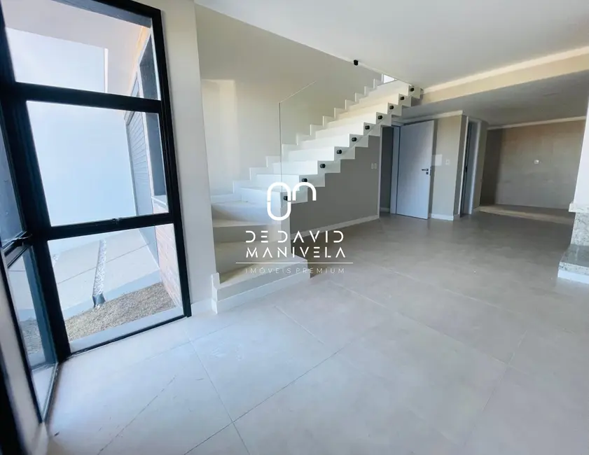 Casa com 3 quartos para alugar, 118m2 em Camobi, Santa Maria - RS - imagem 2 Foto 2 de Casa com 3 quartos para alugar, 118m2 em Camobi, Santa Maria - RS