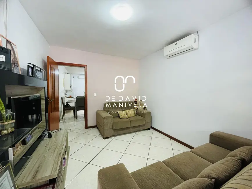 Foto 2 de Casa com 2 quartos à venda, 86m2 em Juscelino Kubitschek, Santa Maria - RS