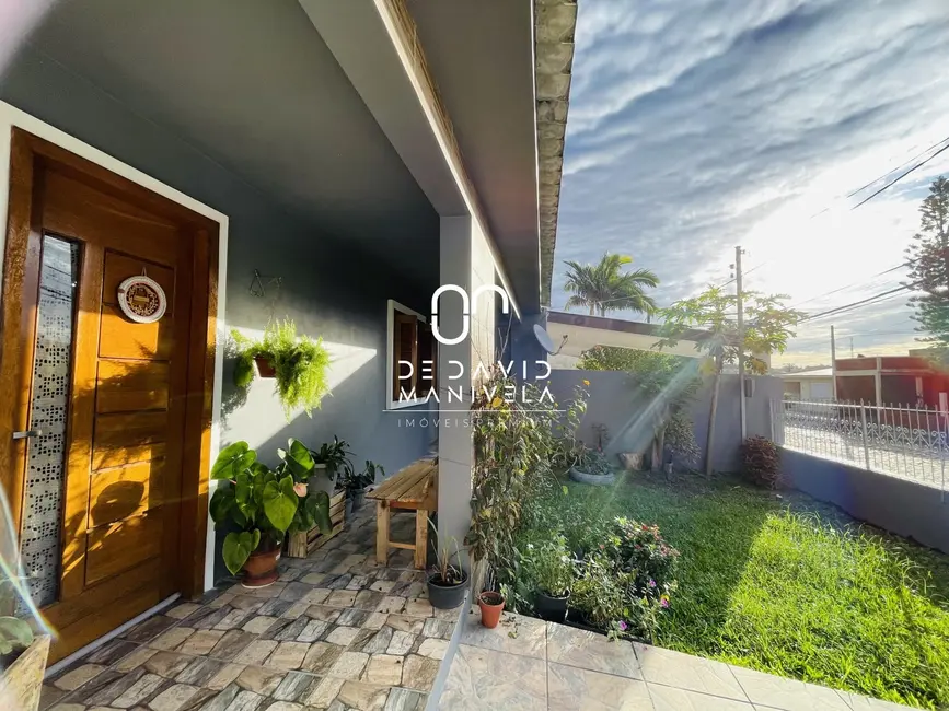 Foto 2 de Casa com 3 quartos à venda, 133m2 em Tancredo Neves, Santa Maria - RS