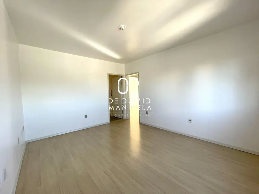 Foto 2 de Apartamento com 2 quartos à venda, 77m2 em Patronato, Santa Maria - RS