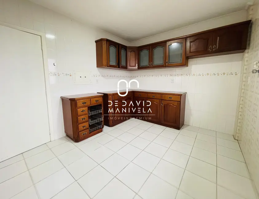 Apartamento com 2 quartos para alugar, 123m2 em Centro, Santa Maria - RS - imagem 9 Foto 9 de Apartamento com 2 quartos para alugar, 123m2 em Centro, Santa Maria - RS