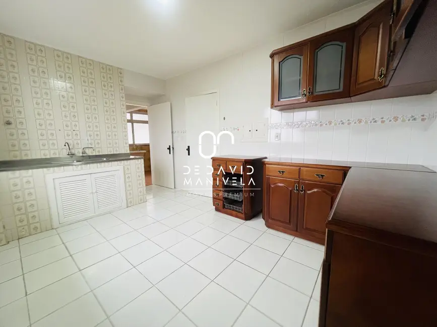 Apartamento com 2 quartos para alugar, 123m2 em Centro, Santa Maria - RS - imagem 8 Foto 8 de Apartamento com 2 quartos para alugar, 123m2 em Centro, Santa Maria - RS