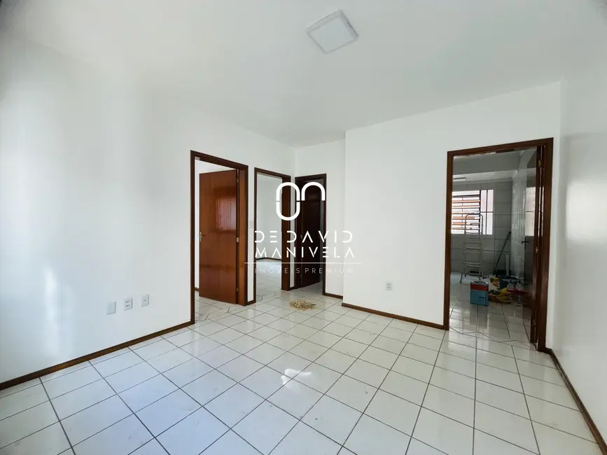 Foto 1 de Apartamento com 2 quartos para alugar, 48m2 em Pinheiro Machado, Santa Maria - RS