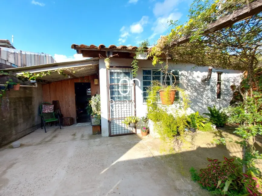 Foto 1 de Casa com 2 quartos à venda, 47m2 em Diácono João Luiz Pozzobon, Santa Maria - RS